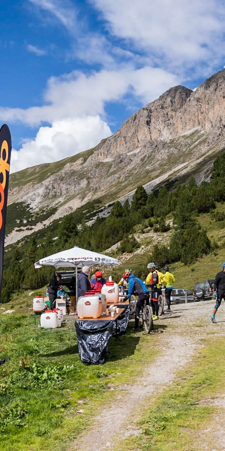 Verpflegungsposten bei der Alp Chaschauna. Bild: Dominik Täuber.