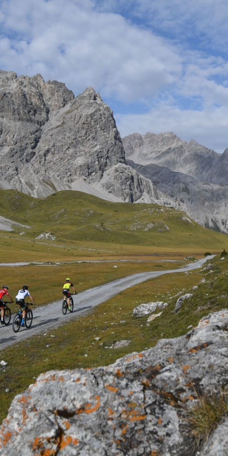 Die Spitzengruppe des 16. Nationalpark Bike Marathon im Val Mora Die Spitzengruppe des 16. Nationalpark Bike Marathon im Val Mora
