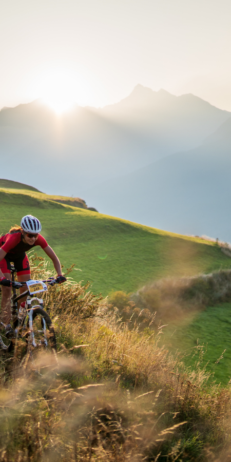 Tinetta Strimer aus Ardez beim 19. Nationalpark Bike-Marathon 2020. Bild: Dominik Täuber.