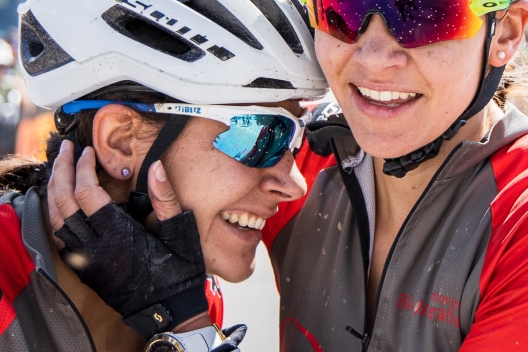 Emotionen im Zielgelände beim Nationalpark Bike-Marathon.