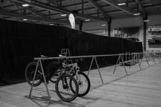 Abstellbereich für Mountainbikes beim Nationalpark Bike-Marathon im Unterengadin.