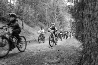 Kids Race beim Nationalpark Bike-Marathon im Unterengadin mit jungen Mountainbikern.