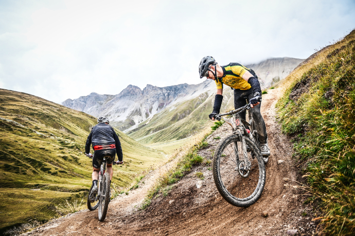 Singletrail-Abfahrt vom Pass Chaschauna. Bild: Sportograf. Singletrail-Abfahrt vom Pass Chaschauna. Bild: Sportograf.