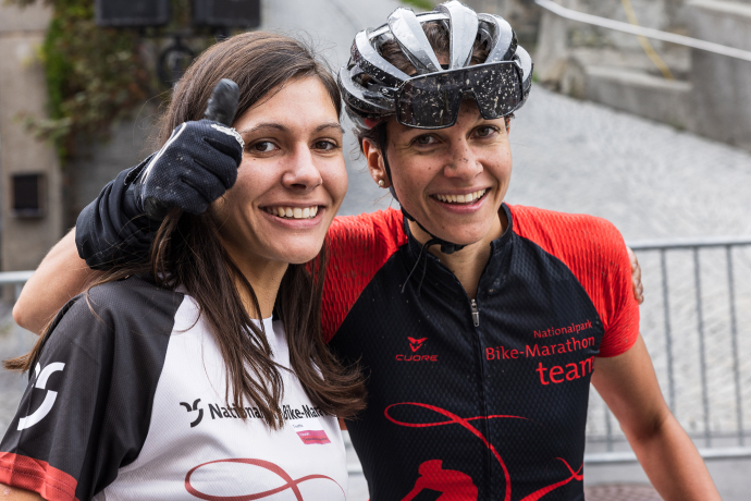 Die Locals Tinetta und Letizia Strimer. Bild: Dominik Täuber.