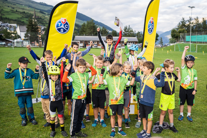 Die Bike-Profis von morgen beim Kids Race in Scuol. Bild: Dominik Täuber. Die Bike-Profis von morgen beim Kids Race in Scuol. Bild: Dominik Täuber.