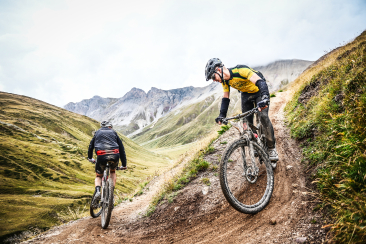 Singletrail-Abfahrt vom Pass Chaschauna. Bild: Sportograf.